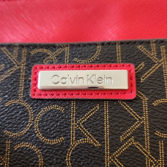 NWT CALVIN KLEIN wristlet.  GREAT COLORS.   10 X 6.5 ORIGINAL PACKING - Picture 2 of 8
